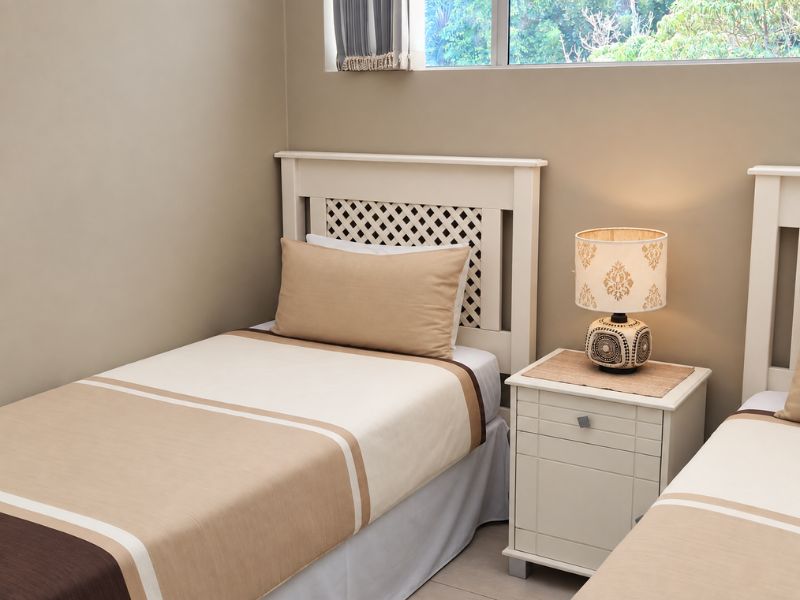 17 Safari Flat Southbroom Twin Bed